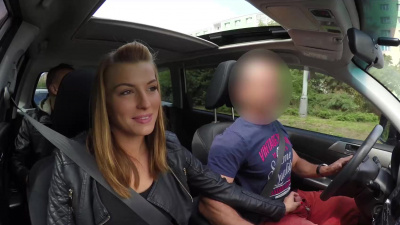 Teen taking stranger's cock balls deep in the trunk for cash